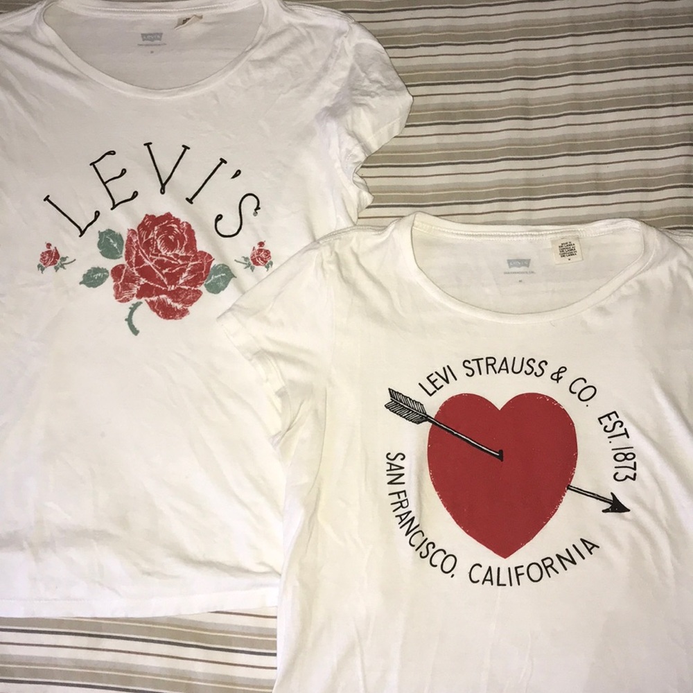 ✨Levi’s tees✨